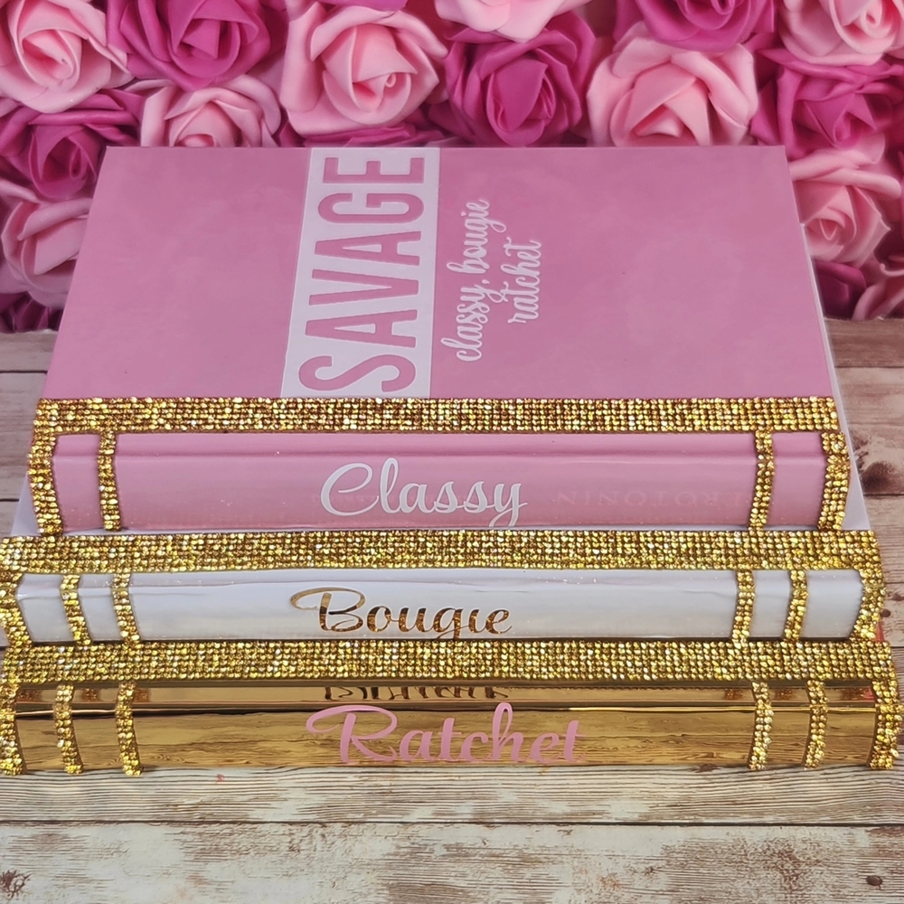 Savage Classy Bougie Ratchet Pink & Gold Decorative Book Stack
